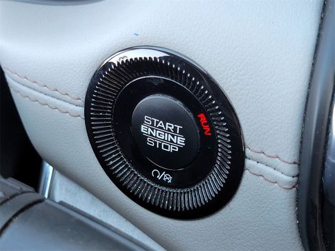 Used 2022 Jeep Compass Limited image 11