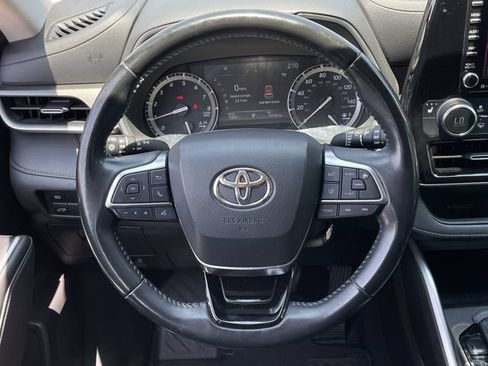 Certified 2021 Toyota Highlander XLE FWD image 12