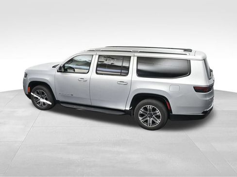Used 2024 Jeep Wagoneer L Series II w/ Flexible Seating Group AWD/4WD image 19