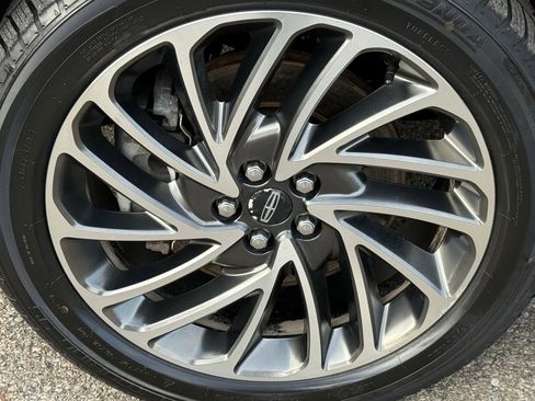 Used 2019 Lincoln Nautilus Reserve image 48