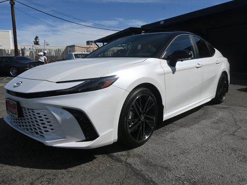Used 2026 Toyota Camry Hybrid image 6