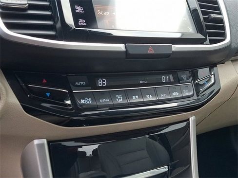 Used 2016 Honda Accord Touring image 17