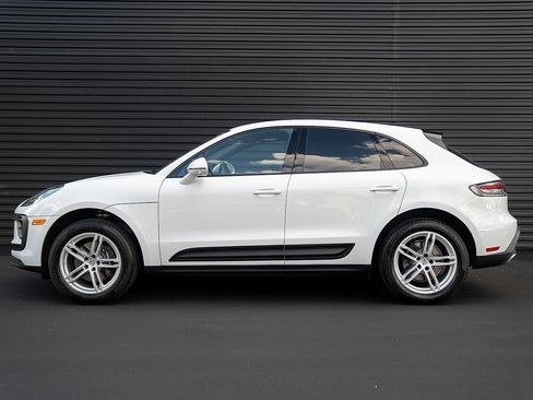 Certified 2026 Porsche Macan AWD/4WD image 2