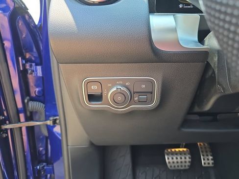 Certified 2023 Mercedes-Benz GLB 35 AMG 4MATIC image 37