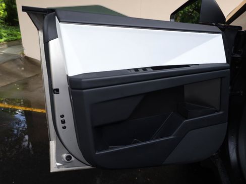 Used 2024 Tesla Cybertruck AWD Crew Cab image 13