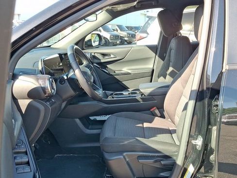 Used 2025 Chevrolet Equinox LT FWD image 8