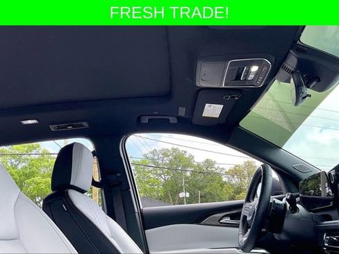 Used 2025 Chevrolet Traverse High Country FWD image 26