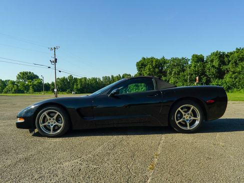 Used 2004 Chevrolet Corvette Convertible w/ Preferred Equipment Group RWD image 5