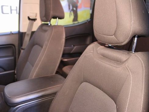 Used 2022 Chevrolet Colorado LT w/ LT Convenience Package image 16