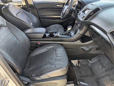 Used 2018 Ford Edge SE image 21