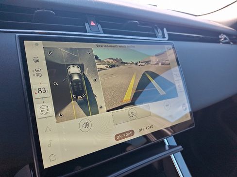 Used 2025 Land Rover Range Rover Evoque Dynamic SE image 18