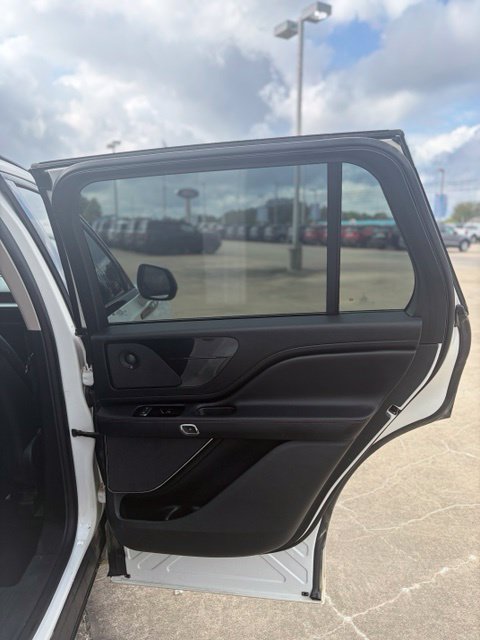 Used 2023 Lincoln Aviator Reserve w/ Equipment Group 201A AWD/4WD image 15