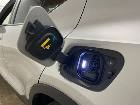 Used 2023 Volvo XC40 Recharge Ultimate AWD/4WD image 95