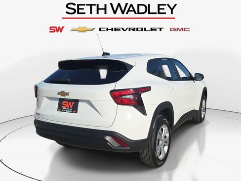 Used 2026 Chevrolet Trax LS w/ Driver Confidence Package image 7