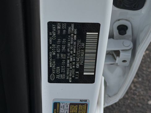 Used 2025 Hyundai Elantra Limited image 29