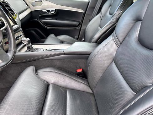 Used 2022 Volvo XC90 T6 Inscription w/ Climate Package image 16