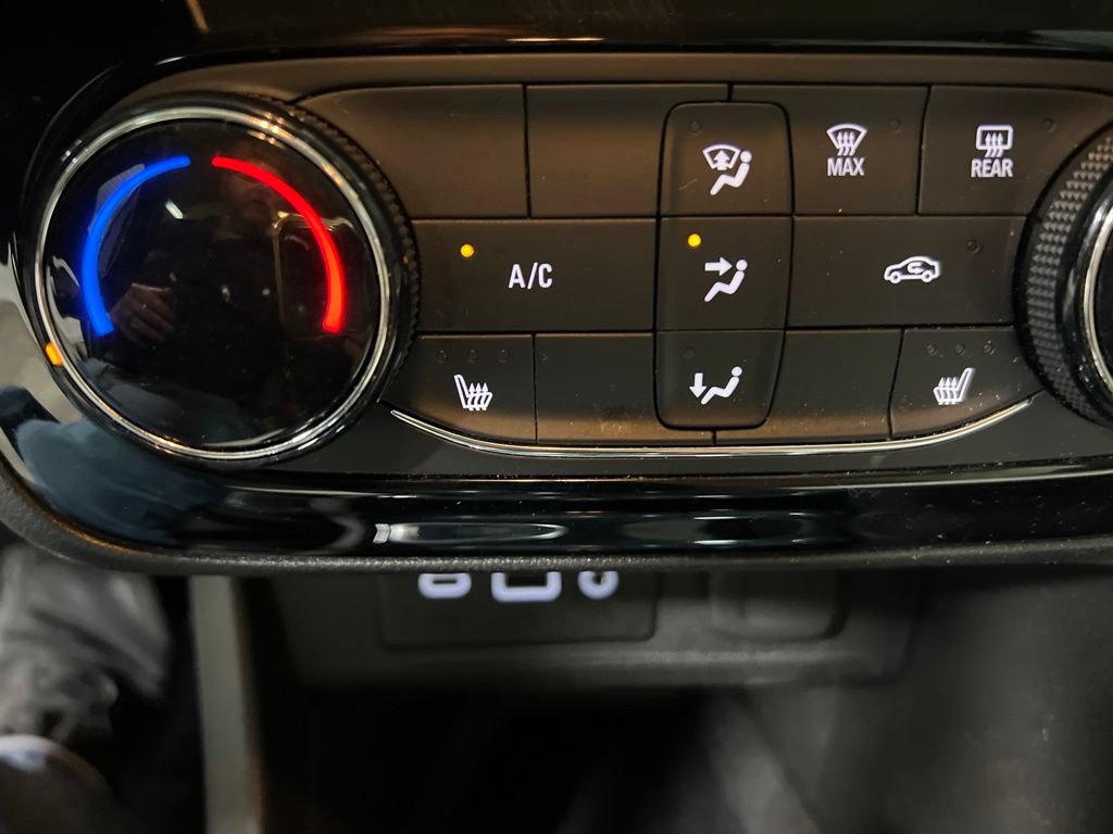 Used 2023 Buick Encore GX Preferred w/ Cold Weather Comfort Package FWD image 29