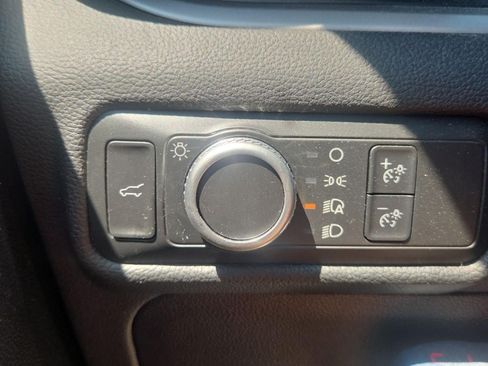 Used 2022 Ford Explorer XLT AWD/4WD image 16