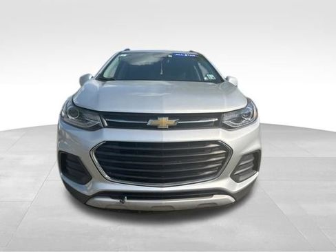 Used 2020 Chevrolet Trax LT w/ LT Convenience Package image 3