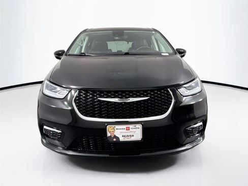 Used 2024 Chrysler Pacifica Touring-L FWD image 8