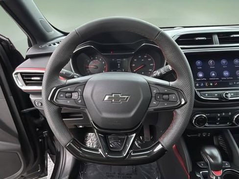 Used 2022 Chevrolet TrailBlazer RS w/ Sun and Liftgate Package image 11