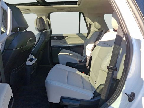 New 2025 Lincoln Navigator Reserve image 9
