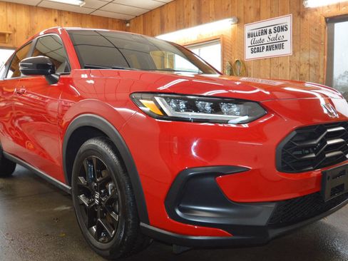 Used 2025 Honda HR-V Sport image 3