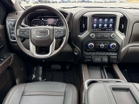 Used 2022 GMC Sierra 1500 Denali w/ Driver Alert Package II AWD/4WD image 3