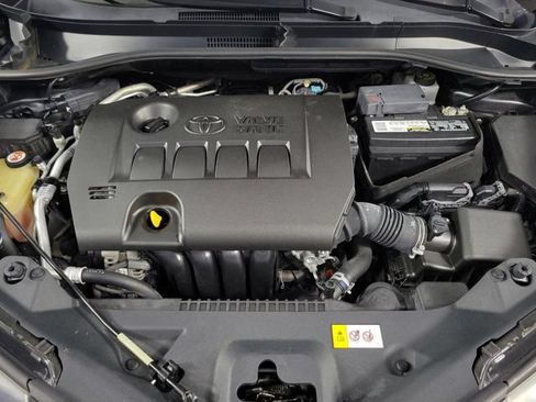 Used 2019 Toyota C-HR LE FWD image 13