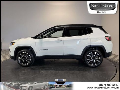 Used 2023 Jeep Compass Limited w/ Sun and Sound Group AWD/4WD image 5