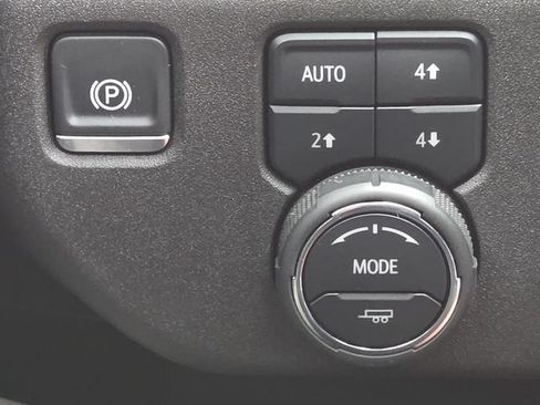 Used 2025 Chevrolet Silverado 2500 ZR2 w/ Technology Package AWD/4WD image 29