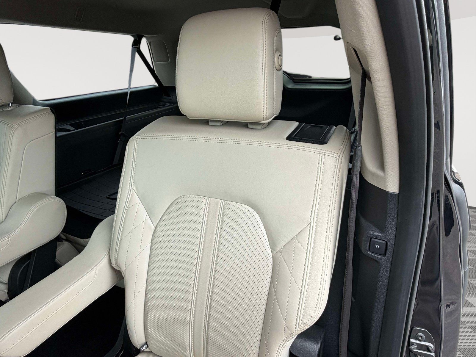 Used 2018 Ford Expedition Max Platinum AWD/4WD image 26