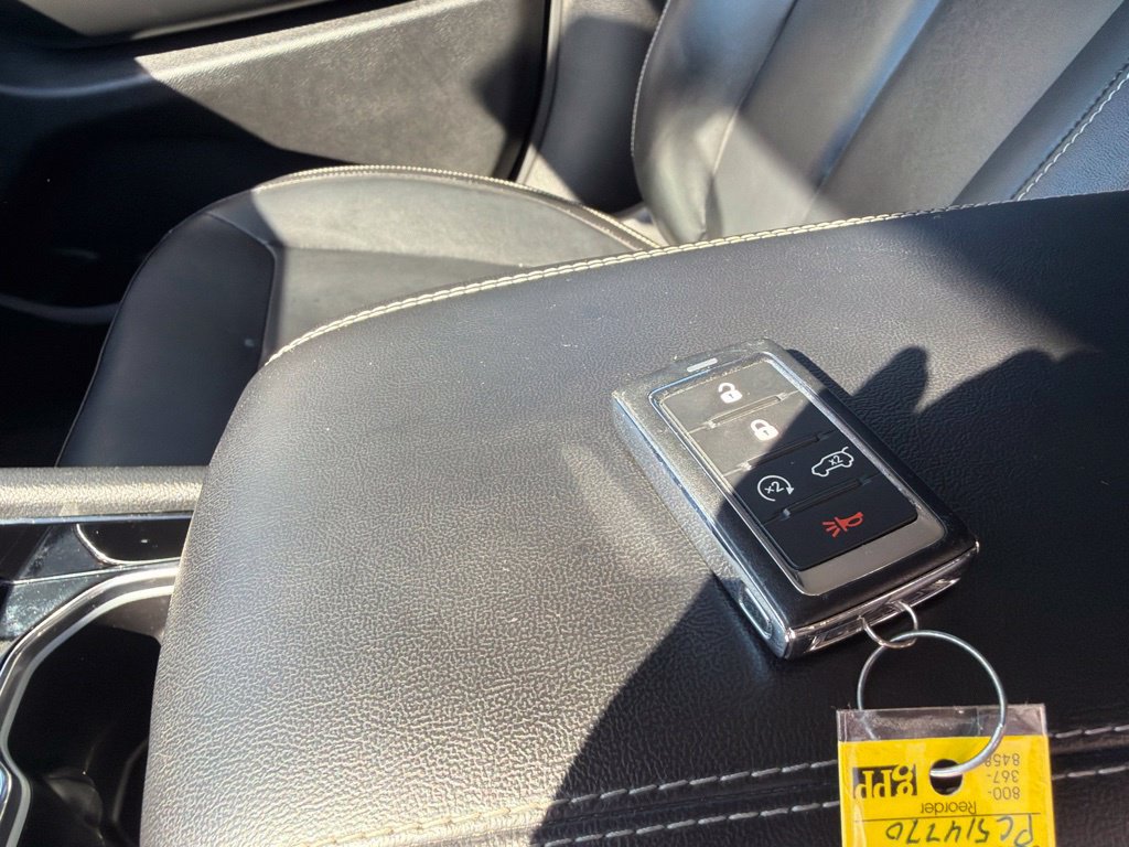 Used 2023 Jeep Grand Cherokee Limited w/ Black Appearance Package RWD image 36