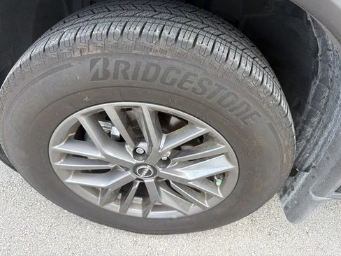 Used 2024 Nissan Rogue S FWD image 9