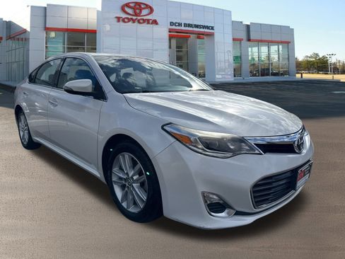 Used 2014 Toyota Avalon XLE Premium image 3
