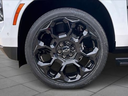 New 2026 Chevrolet Suburban High Country image 12