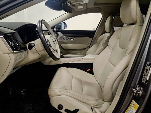 Used 2020 Volvo V90 T6 Cross Country image 8