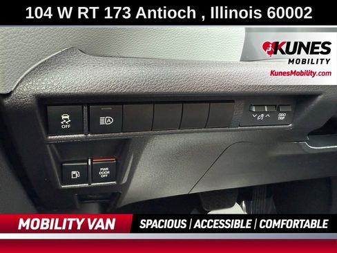 Used 2025 Toyota Sienna LE image 33