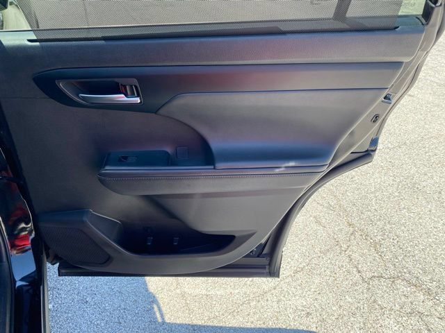 Certified 2025 Toyota Highlander XLE AWD/4WD image 27