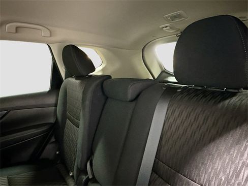 Used 2017 Nissan Rogue SV image 22