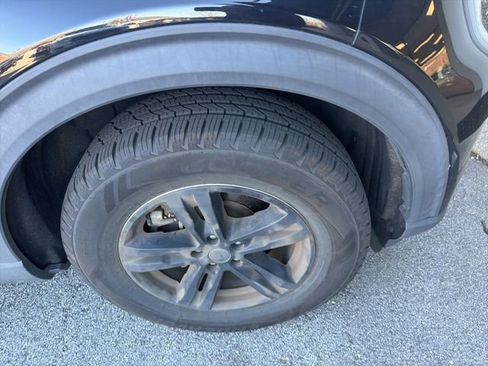 Used 2020 Ford Explorer XLT w/ Comfort Package image 5