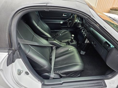 Used 2000 Toyota MR2 RWD image 15