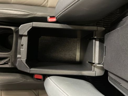 Used 2015 Toyota RAV4 Limited image 26