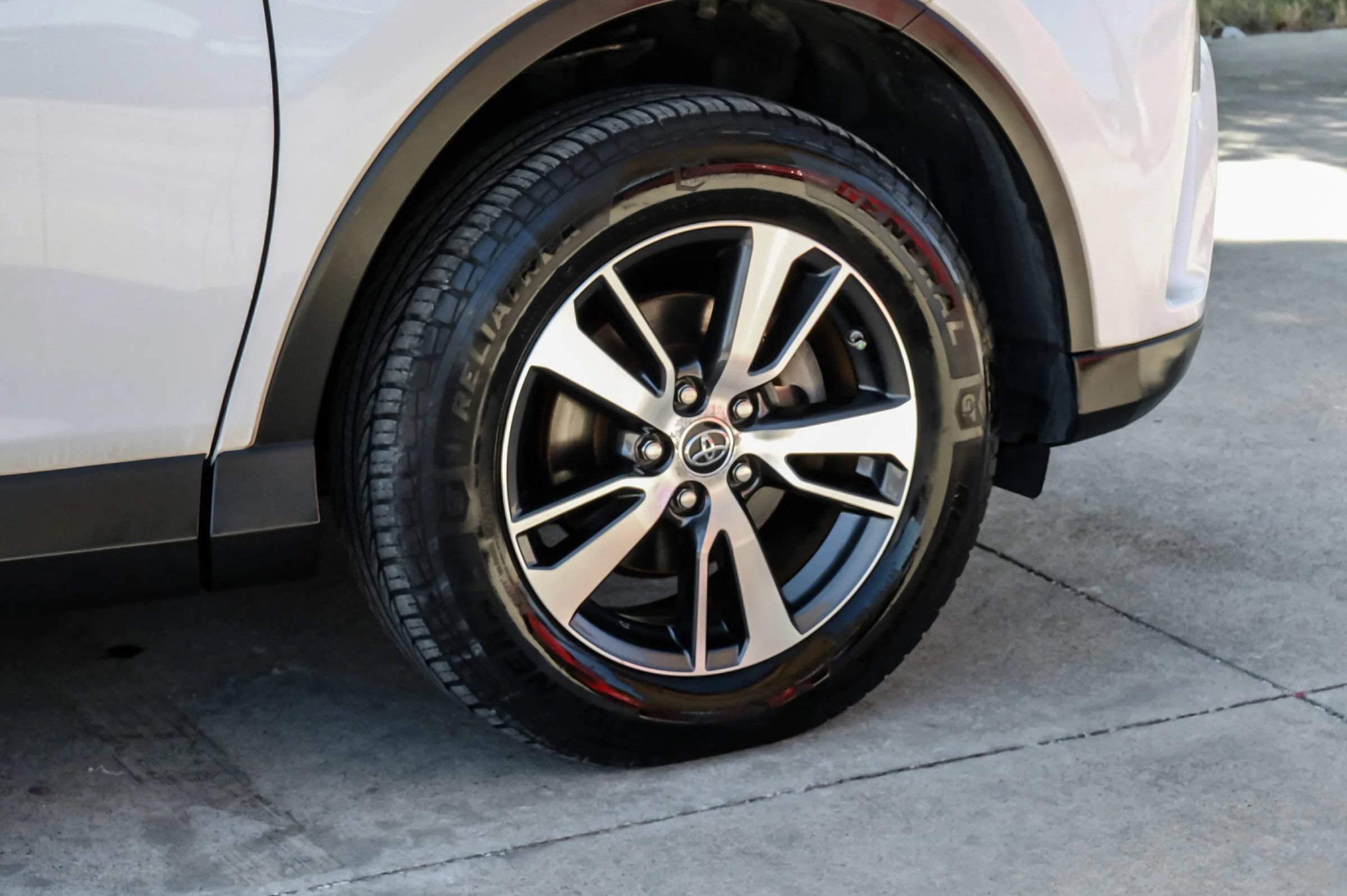 Used 2018 Toyota RAV4 XLE w/ Plus Extra Value Package FWD image 56