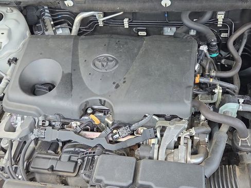 Used 2021 Toyota RAV4 XLE FWD image 10