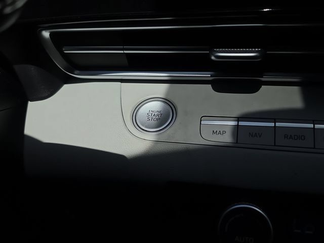 Used 2023 Hyundai Elantra Limited FWD image 29