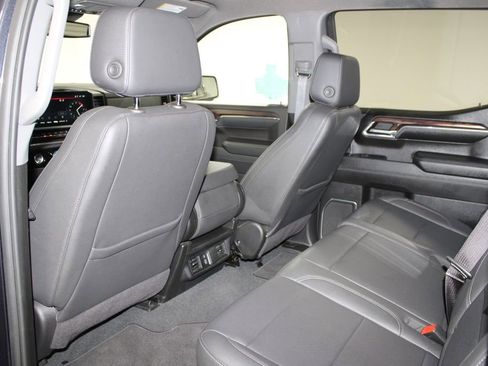 Used 2024 GMC Sierra 1500 SLT image 28