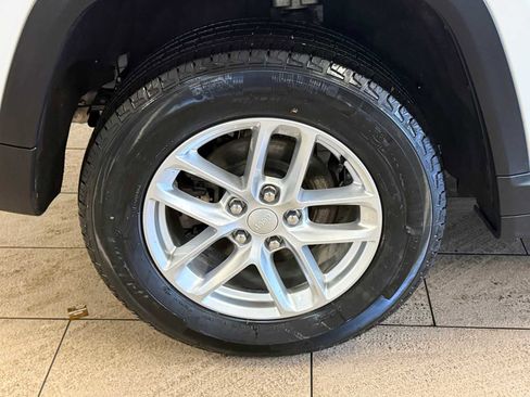 Used 2024 Jeep Grand Cherokee Laredo X w/ Luxury Tech Group I image 8