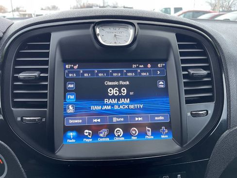 Used 2014 Chrysler 300 S w/ Luxury Group image 24