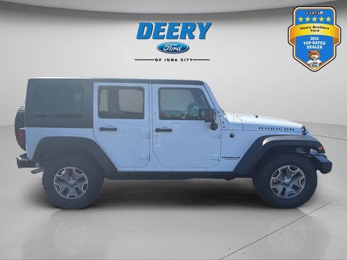 Used 2015 Jeep Wrangler Unlimited Rubicon w/ Connectivity Group AWD/4WD image 10